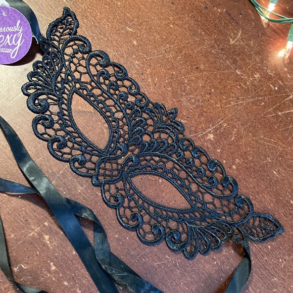 Lace Mask with Ribbon Ties - Picture 2 of 4